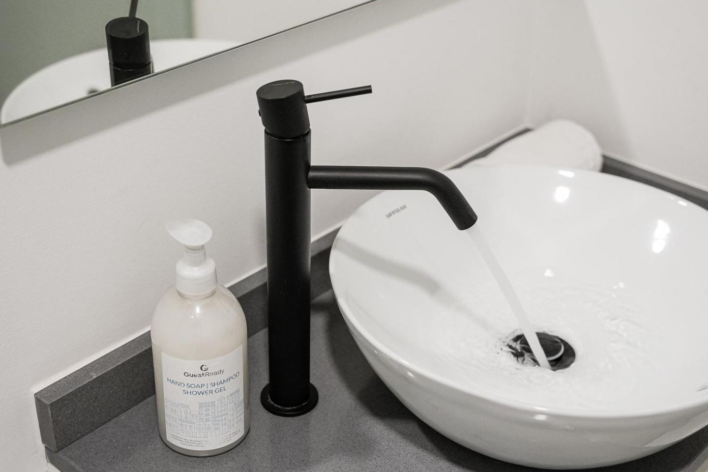 Guestready - A Modern Stay In Downtown OOporto Extérieur photo
